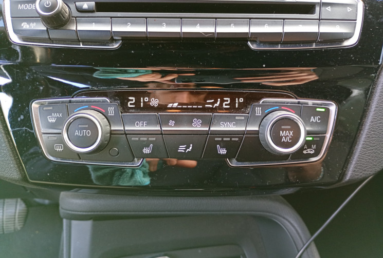 BMW X1  BMW X1 F48 Business Design 18d 150 ch BVA8 / Attelage