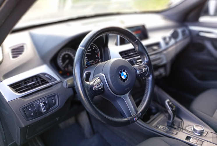 BMW X1  BMW X1 F48 Business Design 18d 150 ch BVA8 / Attelage