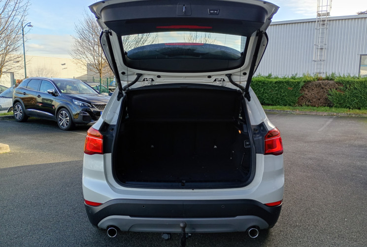 BMW X1  BMW X1 F48 Business Design 18d 150 ch BVA8 / Attelage