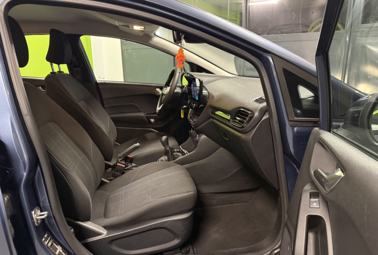 Ford Fiesta  VI 1.1 85 COOL & CONNECT 5P / 1er MAIN