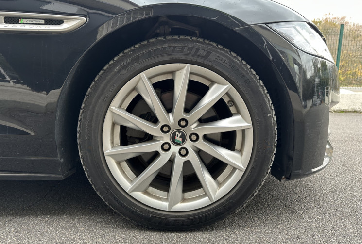 Jaguar XF R-Sport 2.0D 163 ch E-Performance * Full historique entretien * Ct ok * Garantie 6 mois