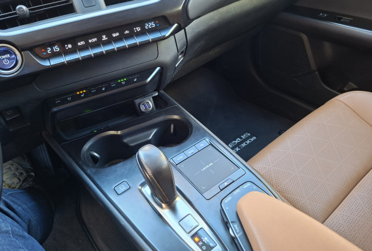 Lexus UX 300e 204 CH LUXE 21900 KMS