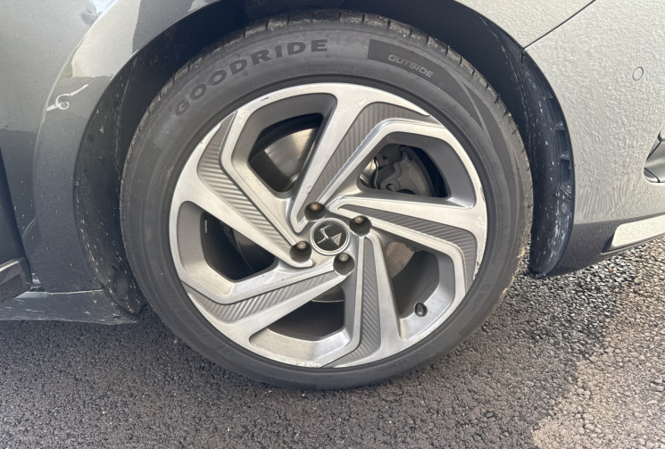 DS DS5 2.0 Blue HDi EAT6 S&S 180 cv Boîte auto SPORT CHIC