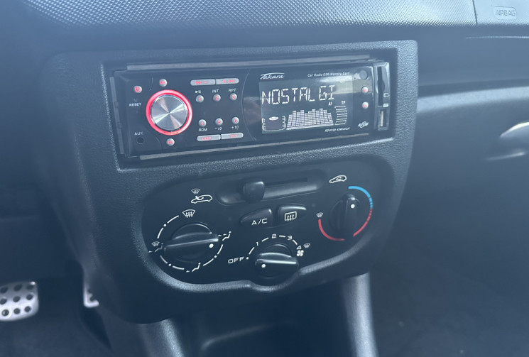 Peugeot 206 + 1.4 i 75 CH