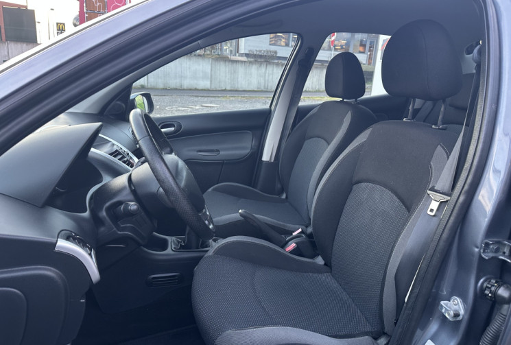 Peugeot 206 + 1.4 i 75 CH