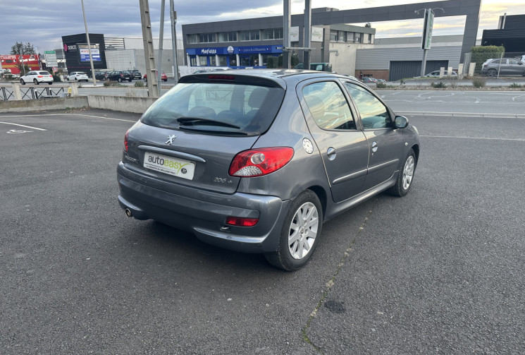 Peugeot 206 + 1.4 i 75 CH
