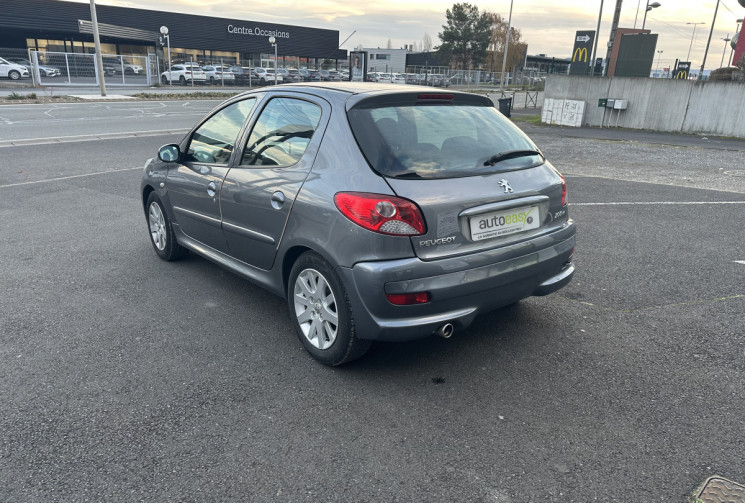 Peugeot 206 + 1.4 i 75 CH