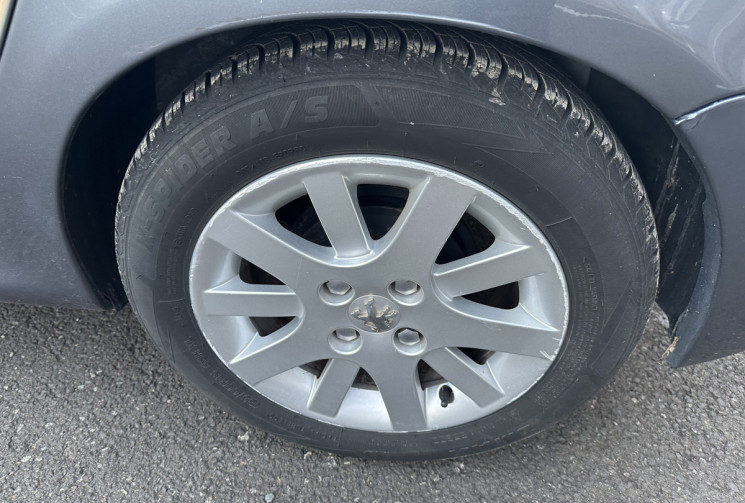 Peugeot 206 + 1.4 i 75 CH