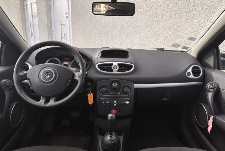 Renault Clio III 5 Portes Phase 2 1.5 dCi Quickshift 86 cv Boîte auto