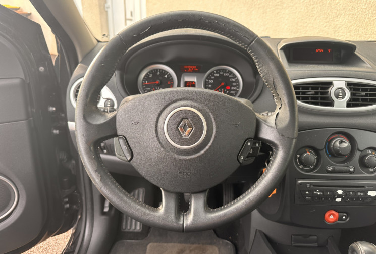 Renault Clio III 5 Portes Phase 2 1.5 dCi Quickshift 86 cv Boîte auto