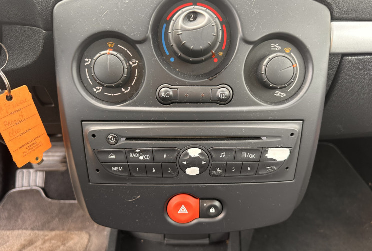 Renault Clio III 5 Portes Phase 2 1.5 dCi Quickshift 86 cv Boîte auto