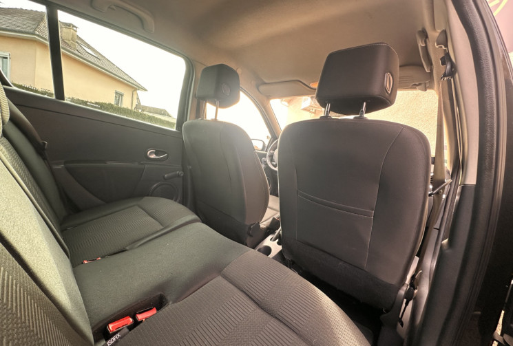 Renault Clio III 5 Portes Phase 2 1.5 dCi Quickshift 86 cv Boîte auto