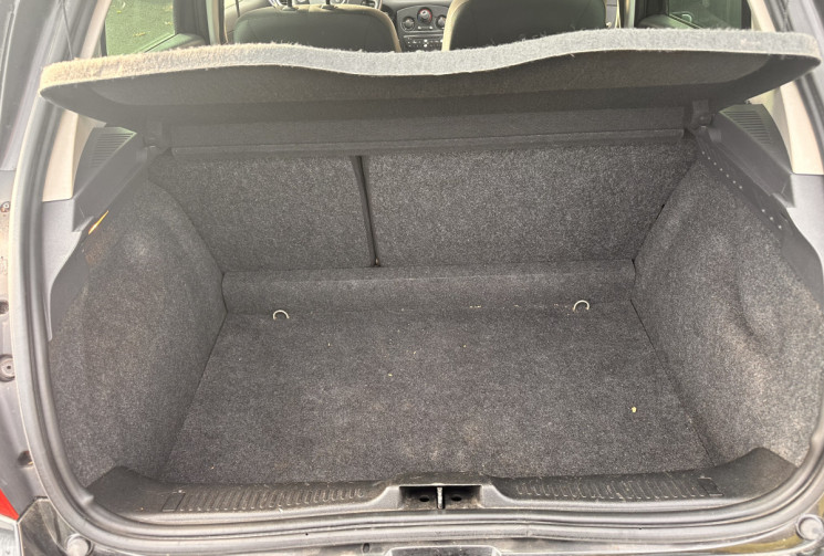 Renault Clio III 5 Portes Phase 2 1.5 dCi Quickshift 86 cv Boîte auto