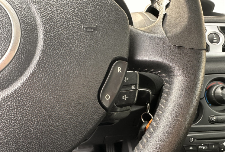 Renault Clio III 5 Portes Phase 2 1.5 dCi Quickshift 86 cv Boîte auto