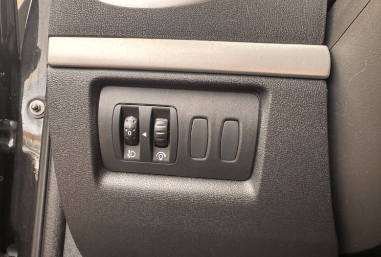 Renault Clio III 5 Portes Phase 2 1.5 dCi Quickshift 86 cv Boîte auto