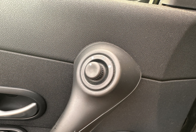 Renault Clio III 5 Portes Phase 2 1.5 dCi Quickshift 86 cv Boîte auto