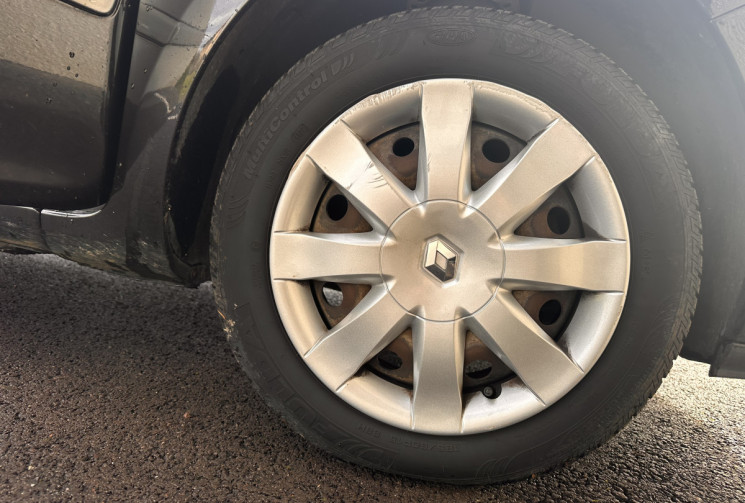 Renault Clio III 5 Portes Phase 2 1.5 dCi Quickshift 86 cv Boîte auto