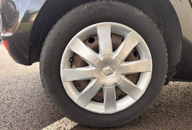 Renault Clio III 5 Portes Phase 2 1.5 dCi Quickshift 86 cv Boîte auto