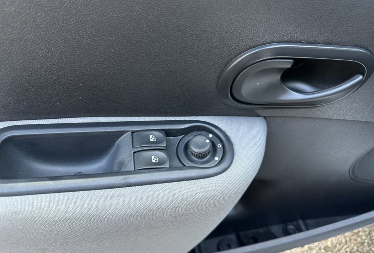 Renault Clio 3 1.2 75CV ZEN 5P 