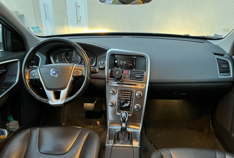 Volvo XC60 D4 2.0 TDi FWD Geartronic 190 cv Boîte auto Momentenum Business