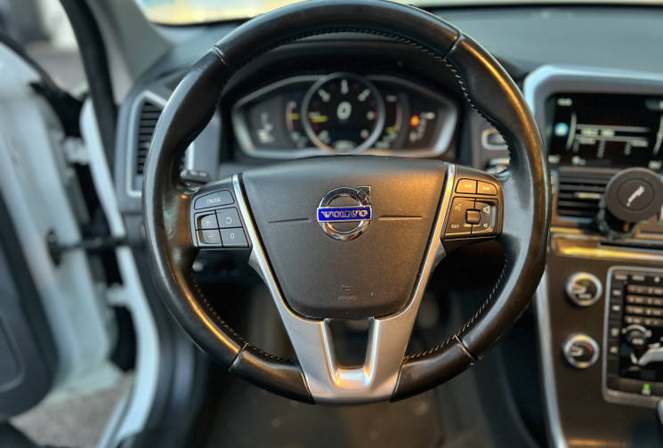 Volvo XC60 D4 2.0 TDi FWD Geartronic 190 cv Boîte auto Momentenum Business