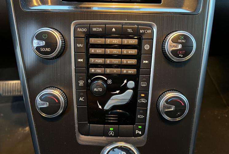 Volvo XC60 D4 2.0 TDi FWD Geartronic 190 cv Boîte auto Momentenum Business