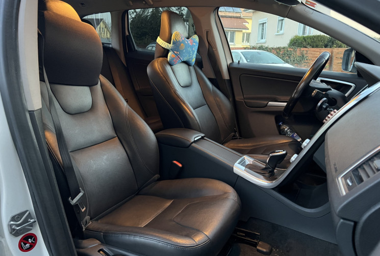 Volvo XC60 D4 2.0 TDi FWD Geartronic 190 cv Boîte auto Momentenum Business