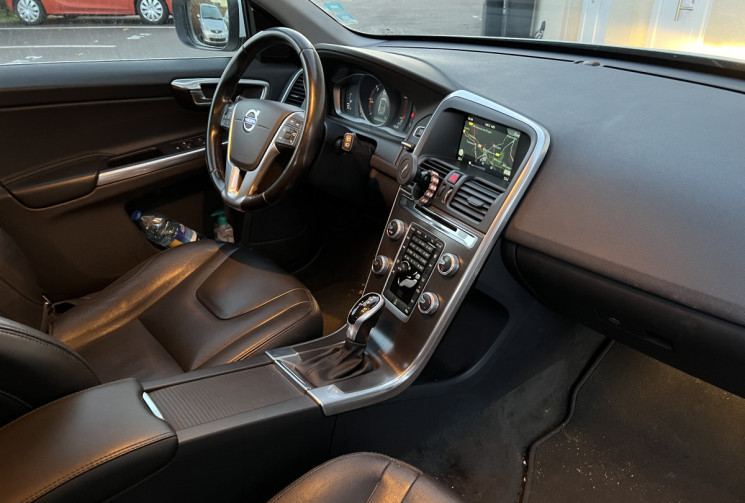 Volvo XC60 D4 2.0 TDi FWD Geartronic 190 cv Boîte auto Momentenum Business