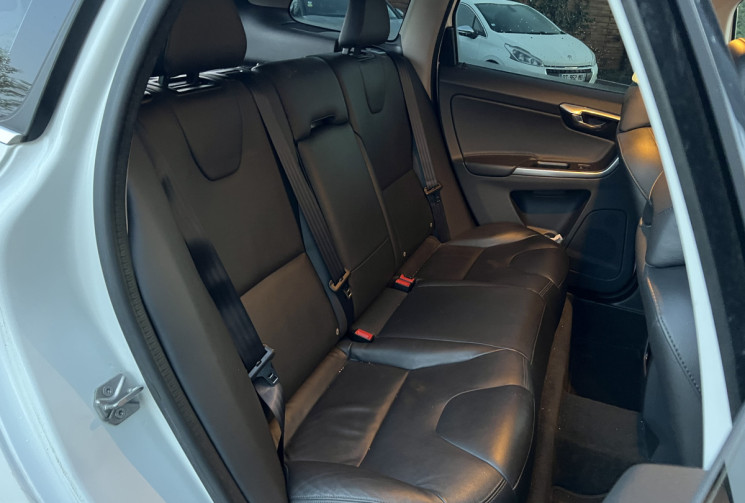 Volvo XC60 D4 2.0 TDi FWD Geartronic 190 cv Boîte auto Momentenum Business