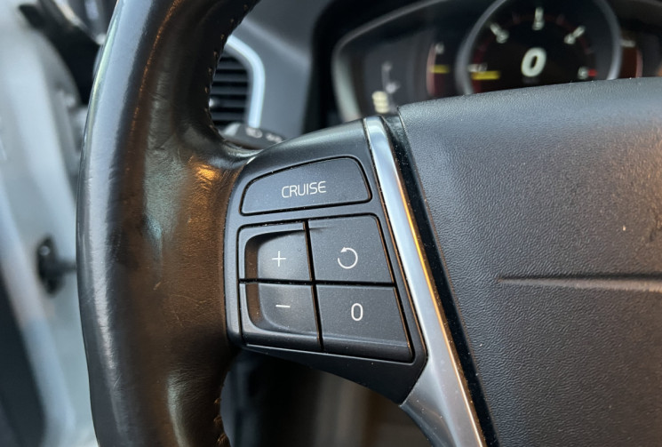 Volvo XC60 D4 2.0 TDi FWD Geartronic 190 cv Boîte auto Momentenum Business