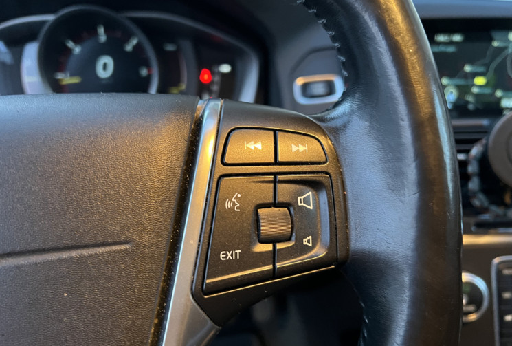 Volvo XC60 D4 2.0 TDi FWD Geartronic 190 cv Boîte auto Momentenum Business