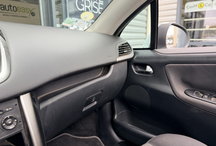 Peugeot 207 CC 1.6 HDI 110 CH 1ERE MAIN