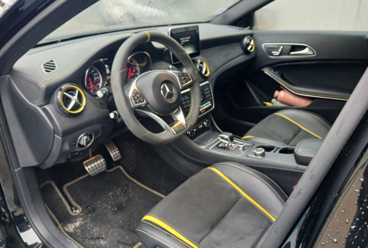 Mercedes GLA Phase 2 45 AMG 2.0 i 16V YELLOW NIGHT