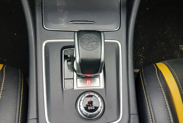 Mercedes GLA Phase 2 45 AMG 2.0 i 16V YELLOW NIGHT