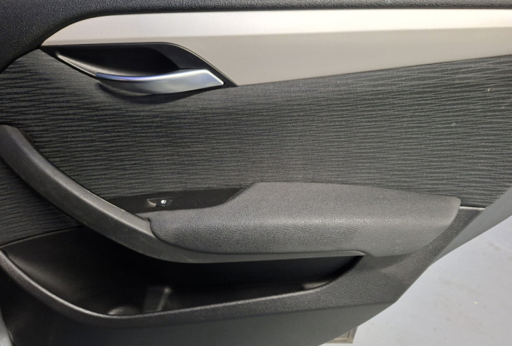 BMW X1 1.8 D 143  X DRIVE BUSINESS  TOIT OUVRANT ATTELAGE GARANTIE 12 MOIS