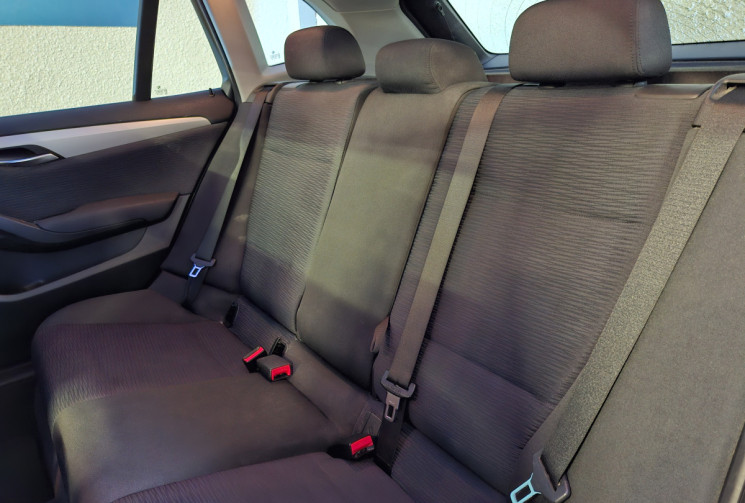 BMW X1 1.8  143  X DRIVE BUSINESS  TOIT OUVRANT ATTELAGE GARANTIE 12 MOIS