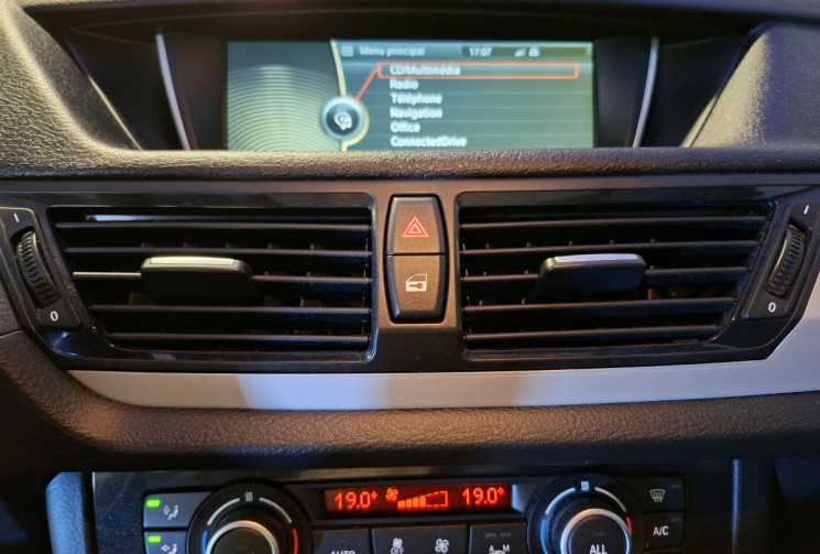 BMW X1 1.8 D 143  X DRIVE BUSINESS  TOIT OUVRANT ATTELAGE GARANTIE 12 MOIS