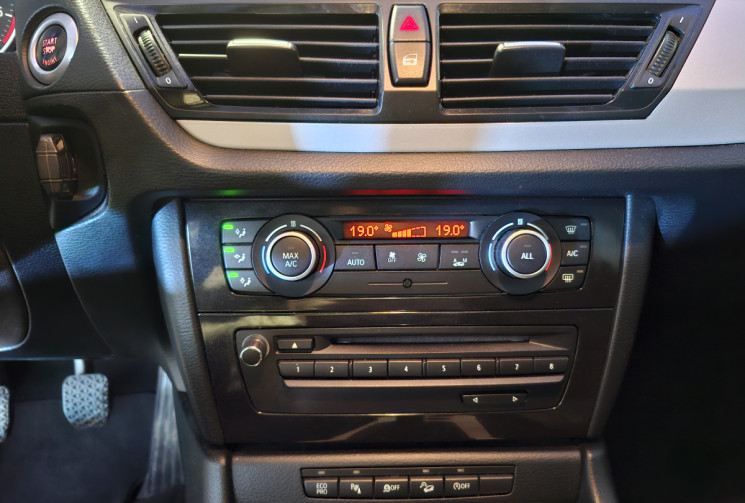 BMW X1 1.8 D 143  X DRIVE BUSINESS  TOIT OUVRANT ATTELAGE 