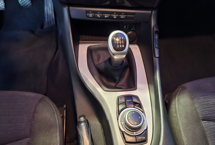 BMW X1 1.8 D 143  X DRIVE BUSINESS  TOIT OUVRANT ATTELAGE 