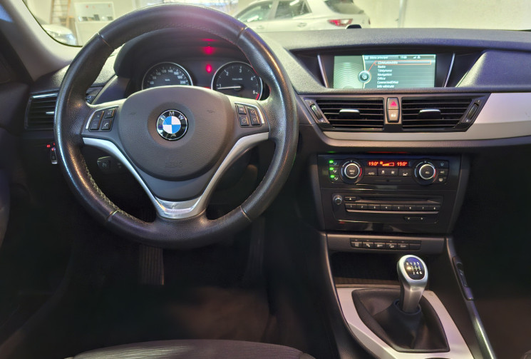 BMW X1 1.8  143  X DRIVE BUSINESS  TOIT OUVRANT ATTELAGE GARANTIE 12 MOIS