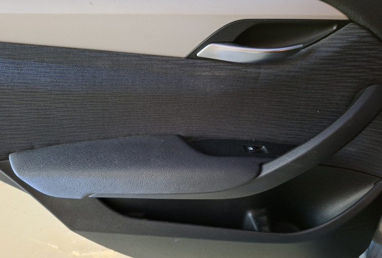 BMW X1 1.8 D 143  X DRIVE BUSINESS  TOIT OUVRANT ATTELAGE 