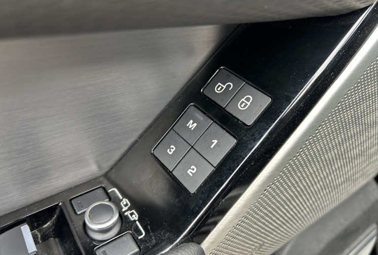 Land-Rover Range Rover Velar 2.0 D240 4WD SE R-DYNAMIC * CARPLAY * FULL LED * TOIT OUVRANT