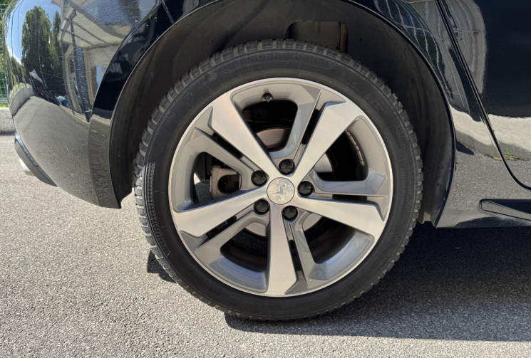 Peugeot 308 GT Line 1.5 Hdi 130 ch EAT8 / Carplay / Toit pano / Entretien complet / Garantie 6 mois
