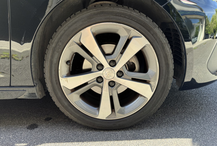 Peugeot 308 GT Line 1.5 Hdi 130 ch EAT8 / Carplay / Toit pano / Entretien complet / Garantie 6 mois