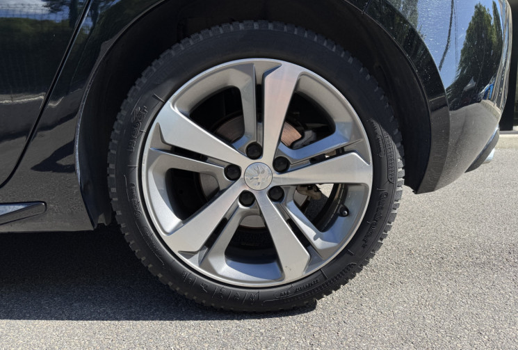 Peugeot 308 GT Line 1.5 Hdi 130 ch EAT8 / Carplay / Toit pano / Entretien complet / Garantie 6 mois