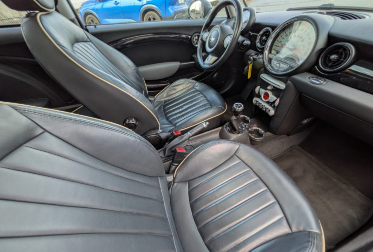 Mini Cooper 2 1.6 I 122 PACK CHILI / TOIT OUVRANT / CHAINE DE DISTRIBUTION / GARANTIE 12 MOIS