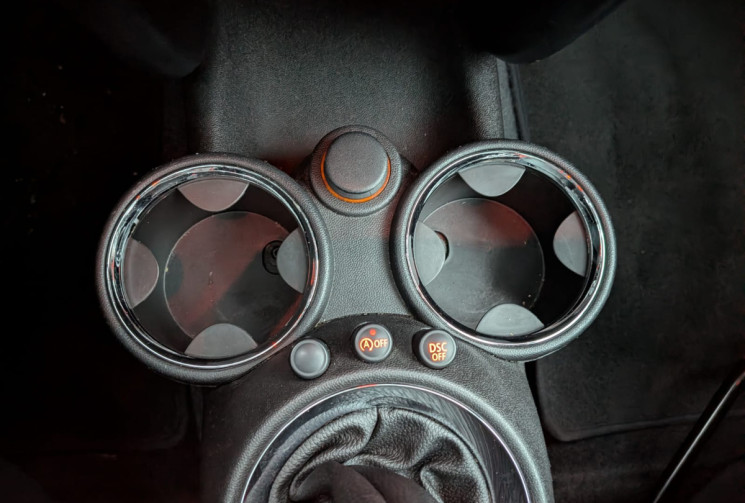 Mini Cooper 2 1.6 I 122 PACK CHILI / TOIT OUVRANT / CHAINE DE DISTRIBUTION / GARANTIE 12 MOIS