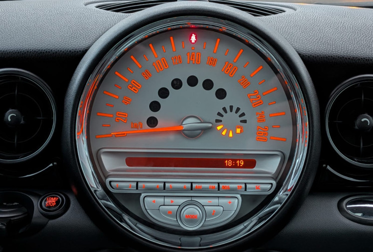 Mini Cooper 2 1.6 I 122 PACK CHILI / TOIT OUVRANT / CHAINE DE DISTRIBUTION / GARANTIE 12 MOIS