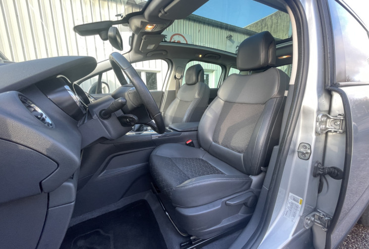 Peugeot 3008 1.6 HDi 115 ch Allure S&S / Toit Pano / Affichage tête haute/ Siège Avd. Rabattable