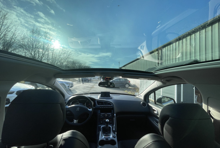 Peugeot 3008 1.6 HDi 115 ch Allure S&S / Toit Pano / Affichage tête haute/ Siège Avd. Rabattable